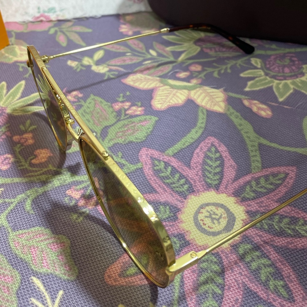 LV Gold Monogram Aviator Sunglasses - Picture 5 of 6